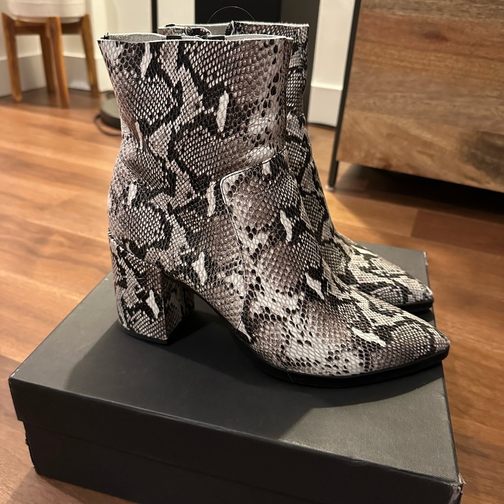 Tony Bianco booties